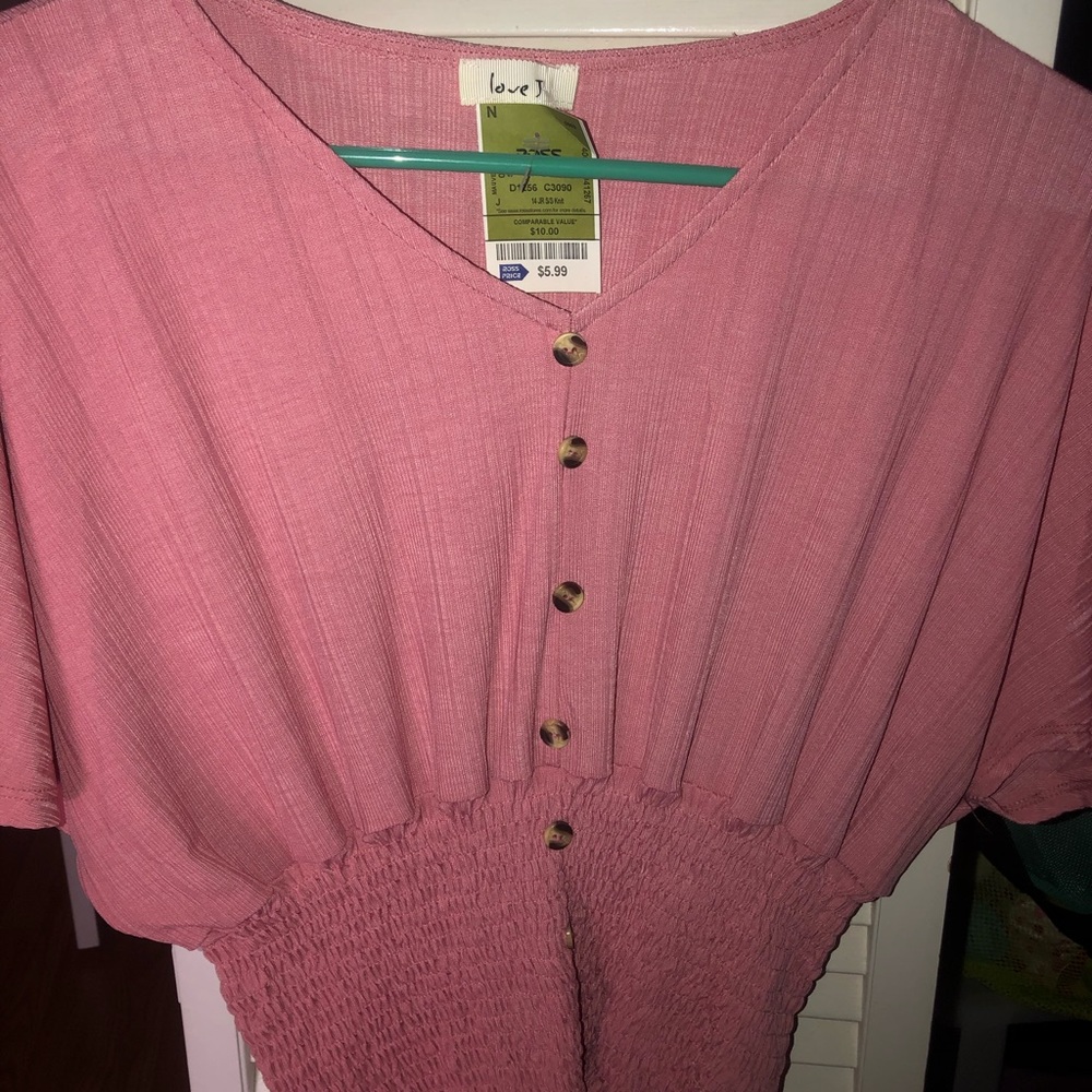 Medium, short sleeve pink top